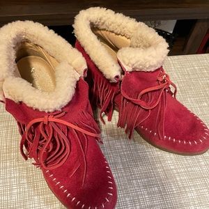Cute and comfy mocassin booties.